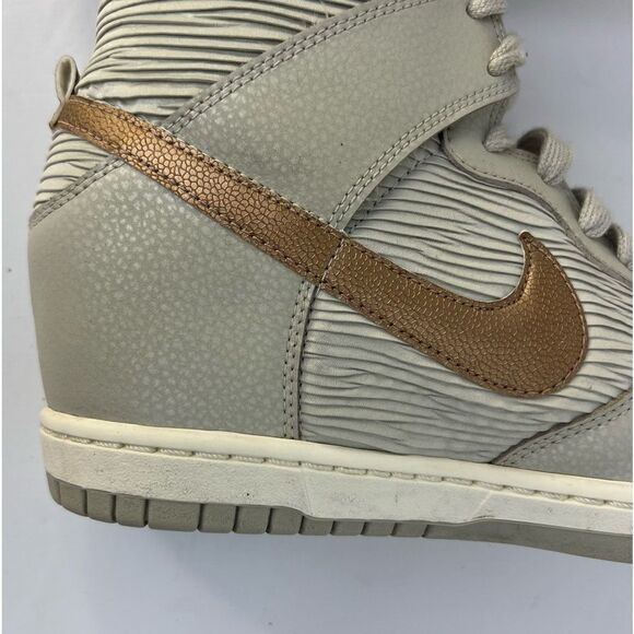 NIKE Dunk Sky Hi Light Bone-Sail-Metallic Red Bronze Women’s US 9.5 528899-013 - Picture 9 of 13